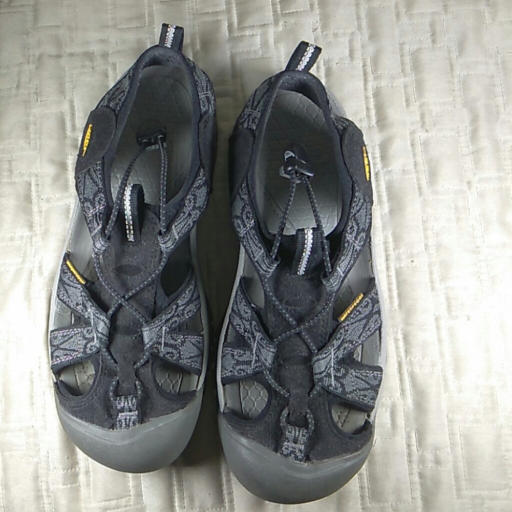 KEEN H2 Woman's Sport Sandals size 9